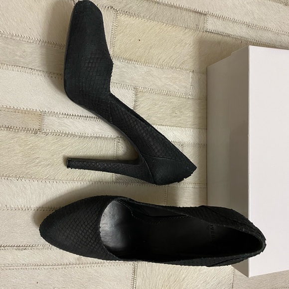 Givenchy women’s pumps - Picture 1 of 8